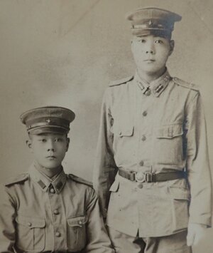 陸軍士官学校時代の四宮徹少佐（右）と弟の至.JPG