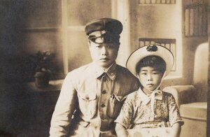 昭和17年7月　渡辺綱三少尉と妹のキノイ.jpg